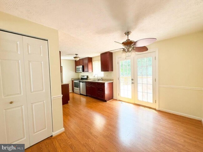 Foto del edificio - 8112 Parkdale Ct