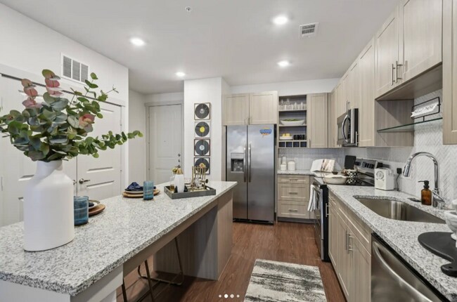 Foto del edificio - 2100 E Vickery Blvd