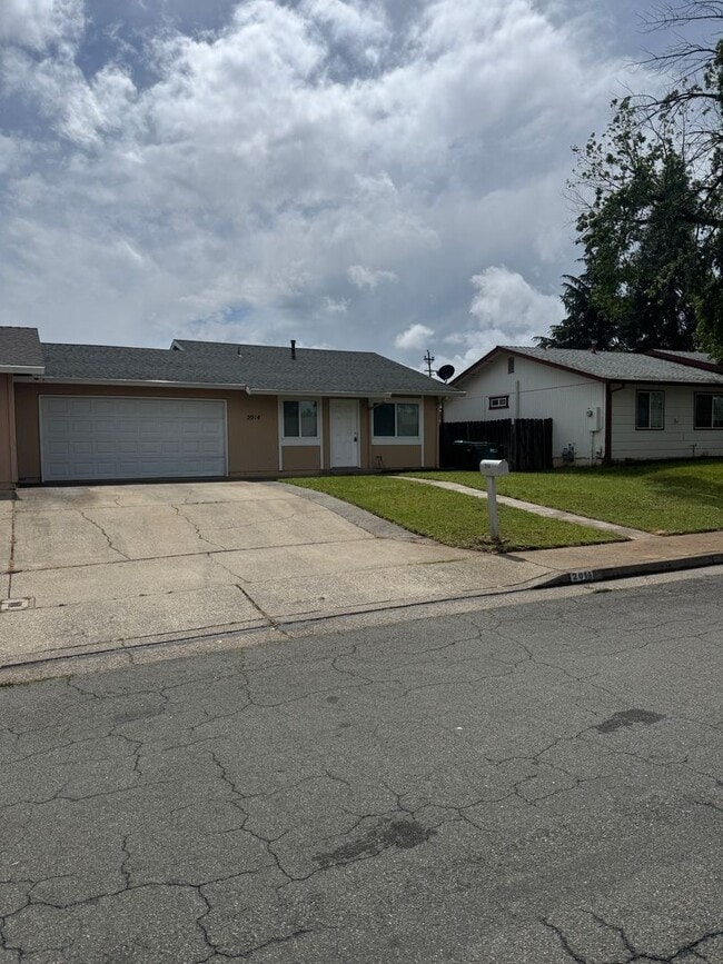 Building Photo - Single Level, Anderson Duplex near Shopping