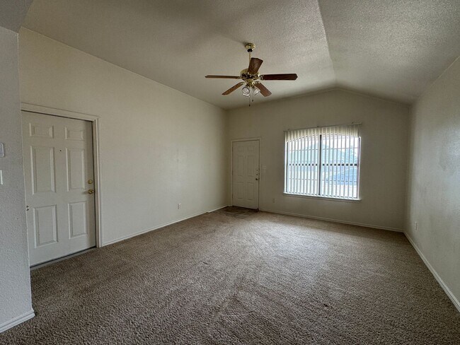 Foto del edificio - 5005 John David Dr