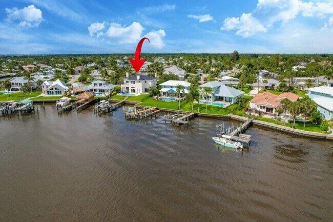 Foto del edificio - 32 SW Riverway Blvd