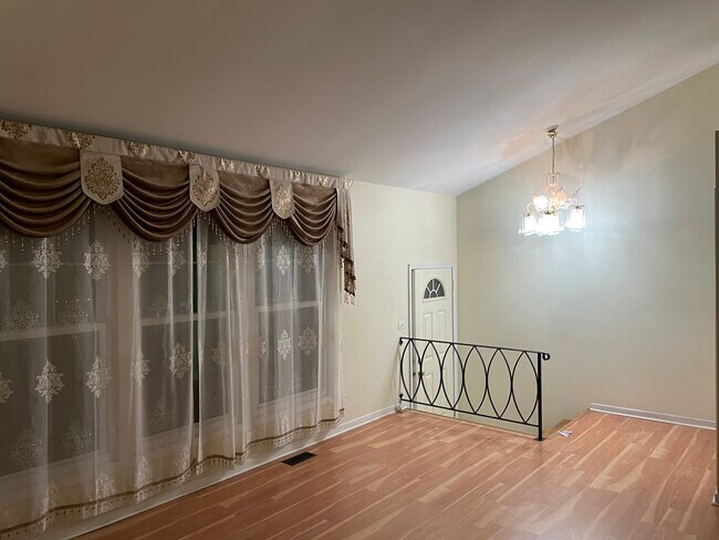 Building Photo - 9137 Barberry Ln