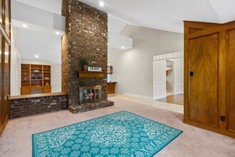 Building Photo - 815 Millpond Dr