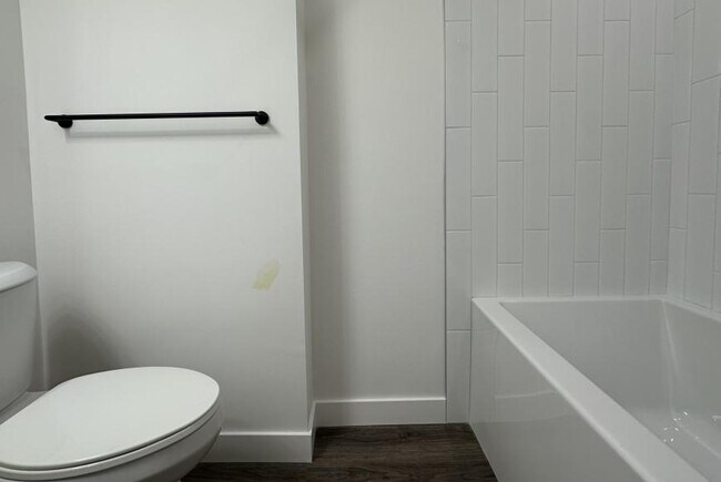 Photo du bâtiment - 1.0 bedroom in Calgary Alberta T2M 2H1