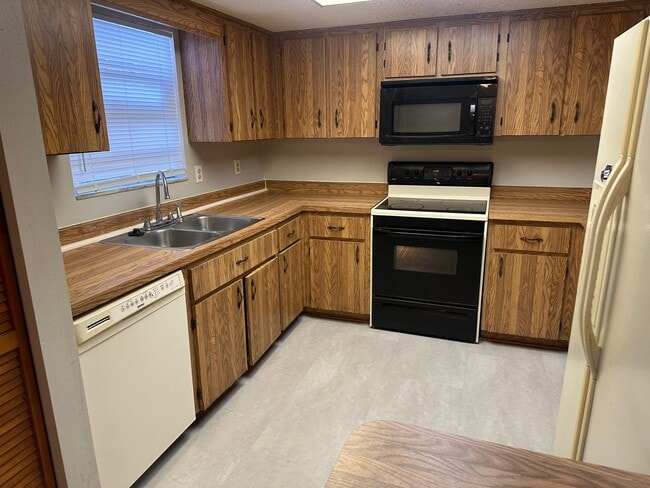 Foto del edificio - 3 Bedroom 2 Bath Pool Home in Mt Dora