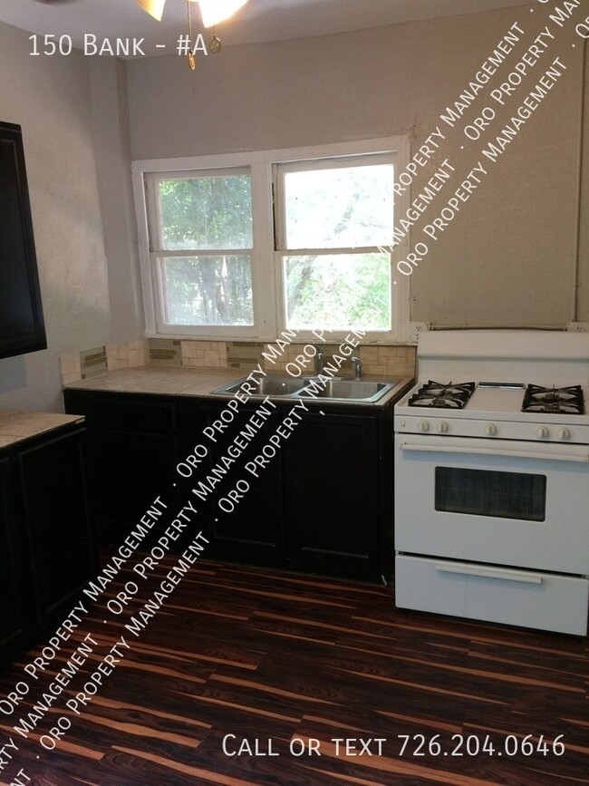 Building Photo - 150 Bank-#A