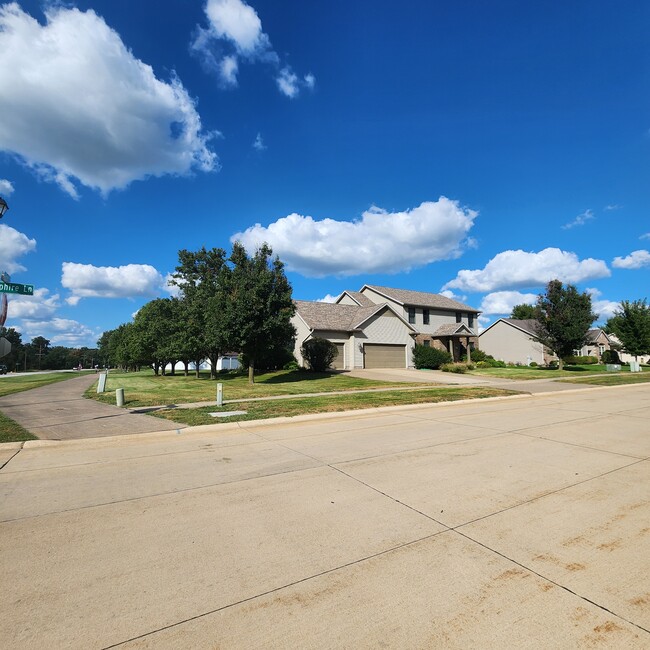 Building Photo - 102 E Sapphire Ln