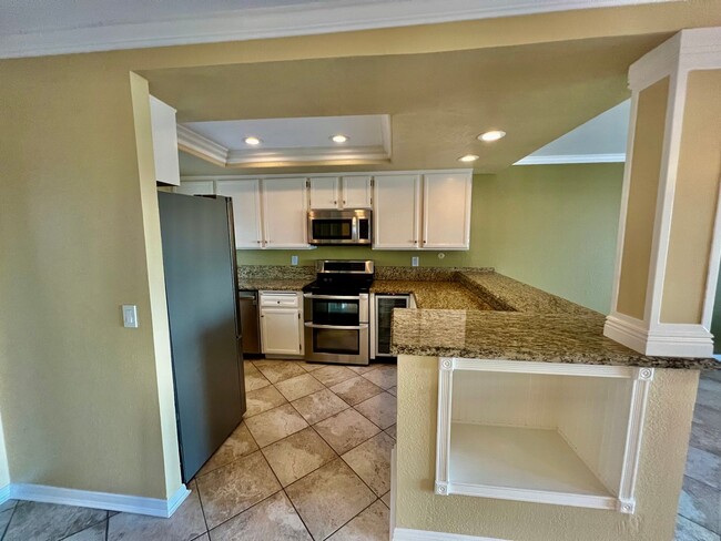 Foto del edificio - Spacious & Upgraded 2BR/2.5BA Townhome in ...