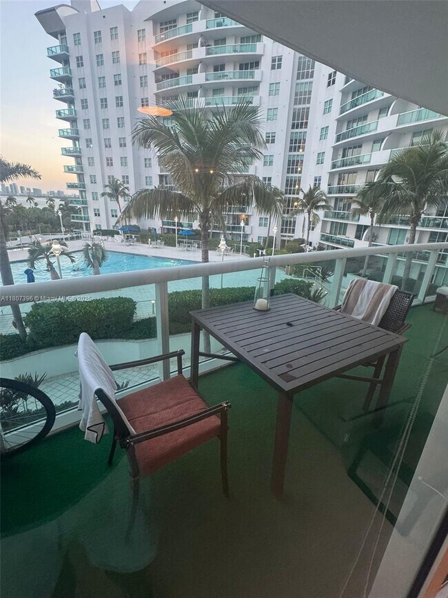 Foto del edificio - 7900 Harbor Island Dr