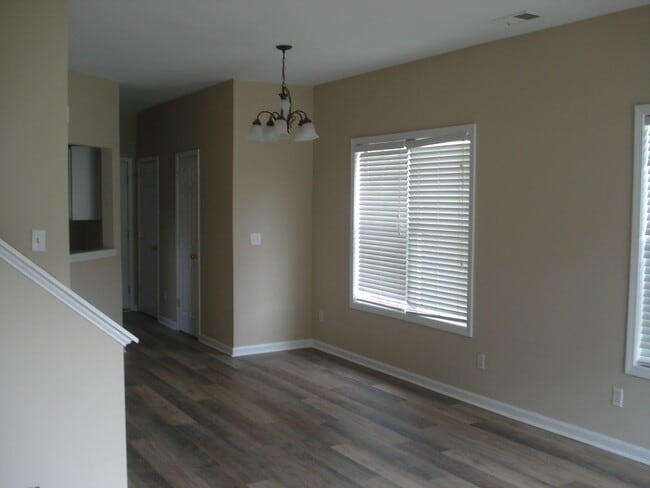 Building Photo - Townhouse in Village of Old Towne