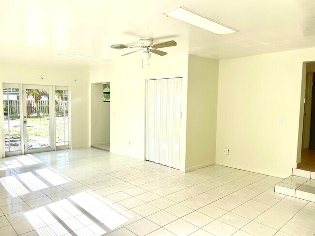 Foto del edificio - 1229 19th Ave N