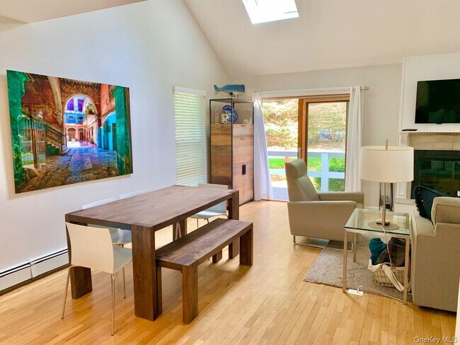 Building Photo - 61 Kings Point Rd