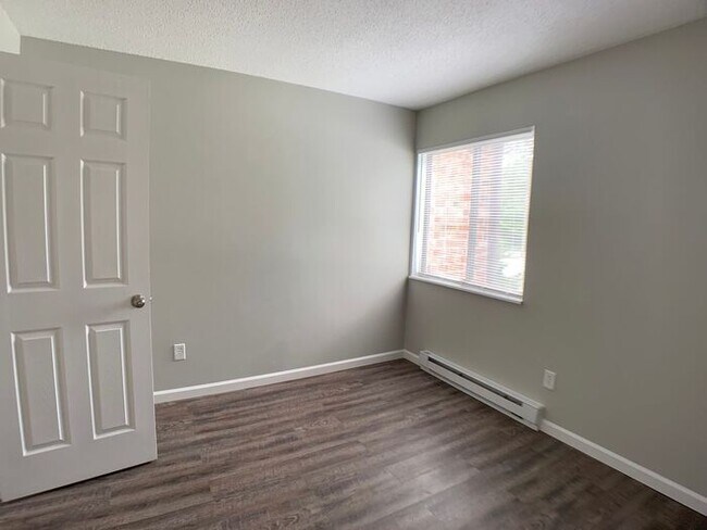 Foto del edificio - One bedroom first floor Apartment