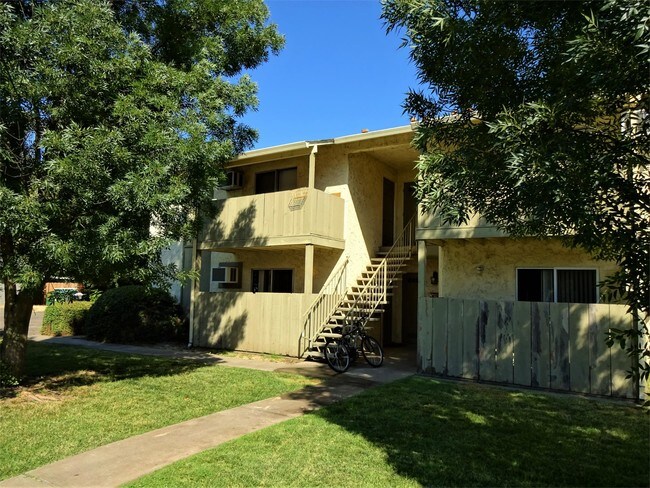 Building Photo - 346 Hickory St