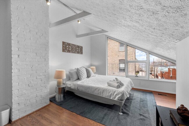 Foto del edificio - 964 Pavilion St