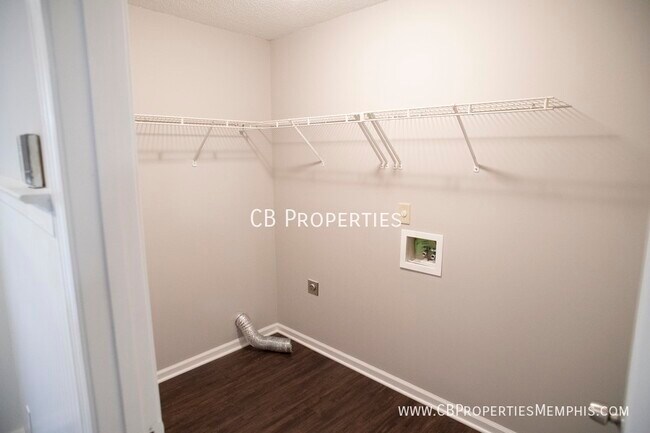 Building Photo - HALF OFF ONE MONTH RENT!!