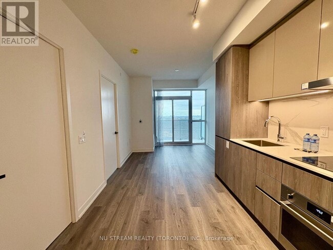 Building Photo - 8 Interchange Wy