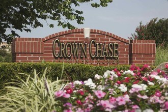 Building Photo - Crown Chase
