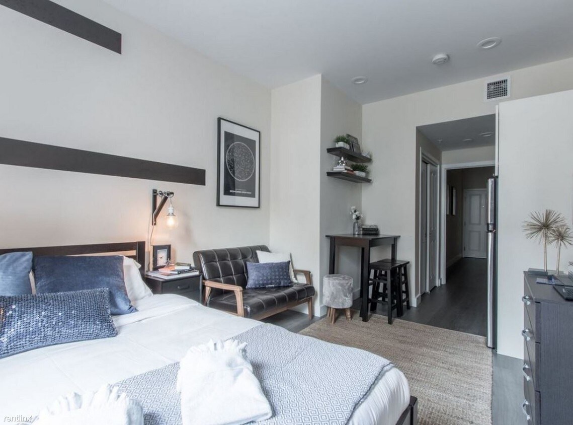 Foto principal - Studio, 1 bath Apartment - 710 E 47th St