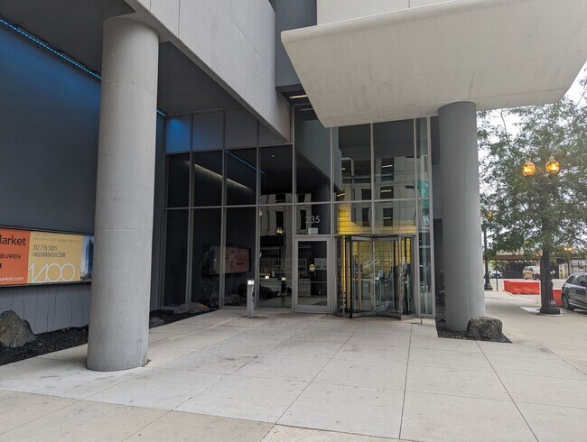Building Photo - Loft Style 1 Bed, 1 Bath with Balcony and ...