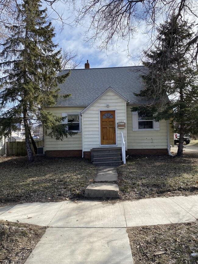 Building Photo - 1035 10th St