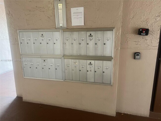 Foto del edificio - 9510 Seagrape Dr