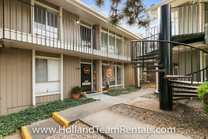 Foto principal - 6495 E Happy Canyon Rd