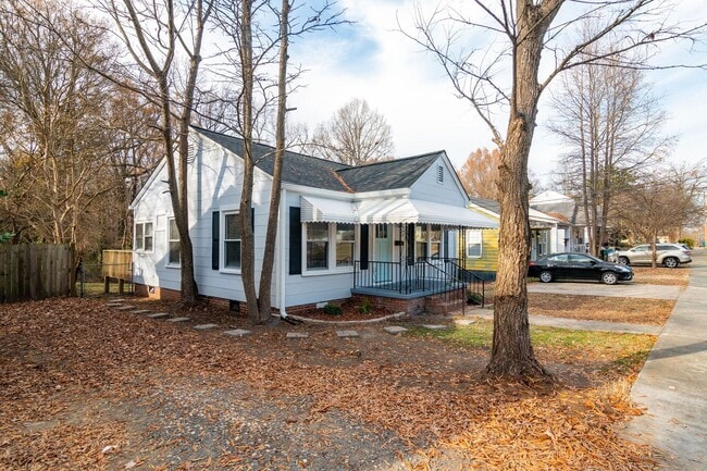 Building Photo - Fantastic Renovation! 2 Bed, 1 Bath home i...