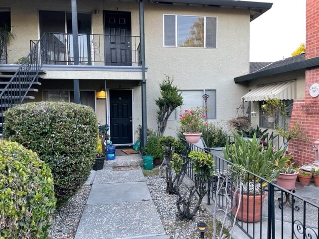 Building Photo - 1343 Castlemont Ave