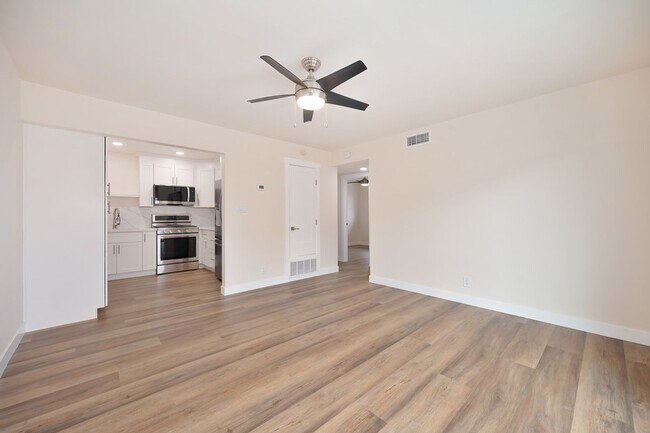 Foto del edificio - 5691 Cutler Ct