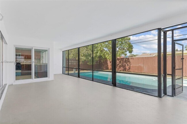 Foto del edificio - 7773 Coral Blvd