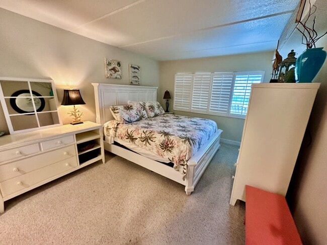 Building Photo - 6100-6A1A A1A S