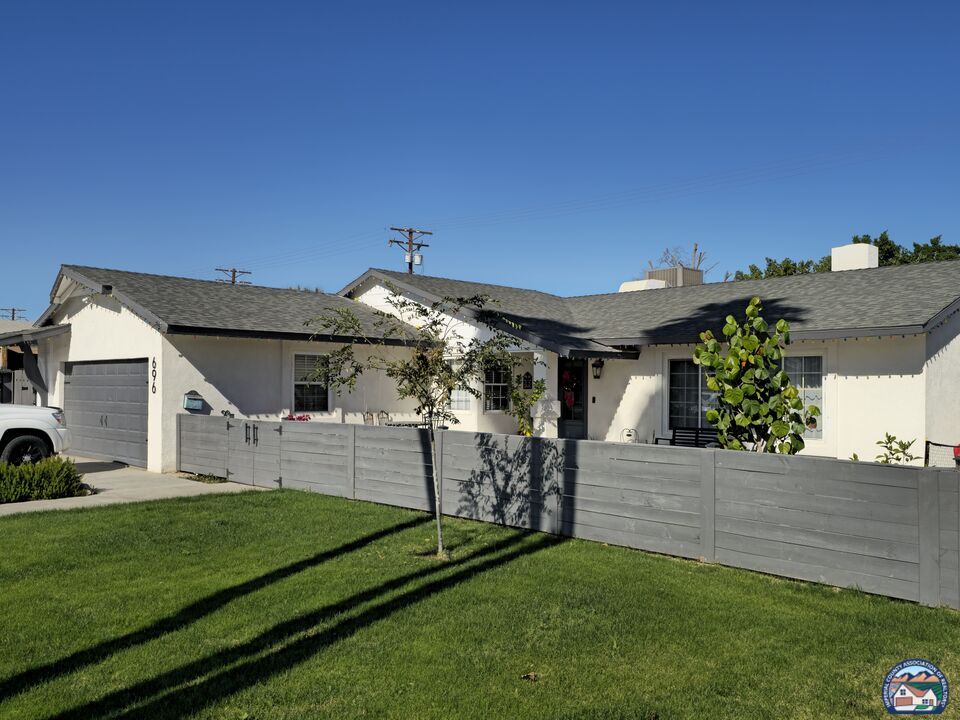 Building Photo - 696 Yucca Dr