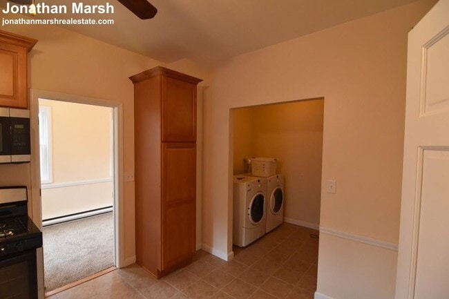Building Photo - 15 Dawes St