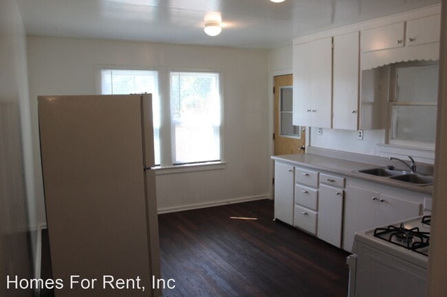 Building Photo - 2 br, 1 bath House - 46 N. Lotas St.