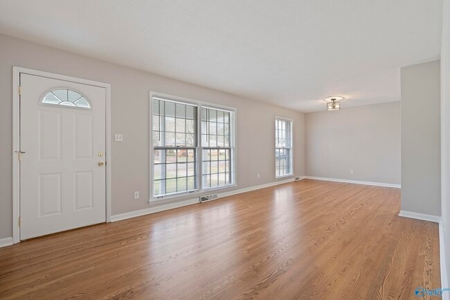 Foto del edificio - 1723 Laverne Dr NW