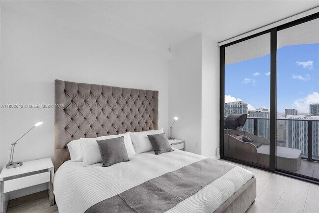 Foto del edificio - 45 SW 9th St