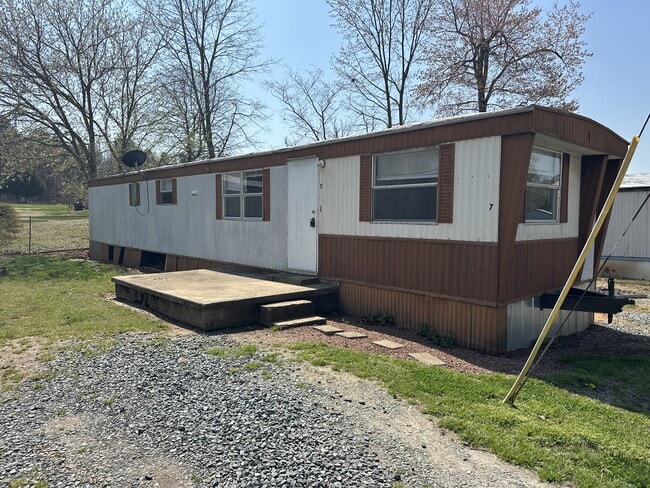 Photo - 7960 Reynolda Rd House