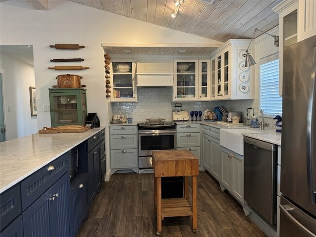 Building Photo - 350 Indian Shore