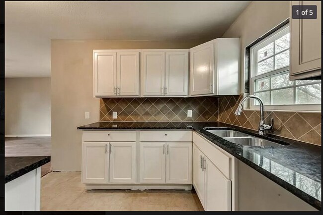 Foto del edificio - 3826 Lovingood Dr
