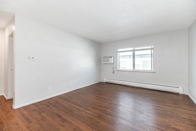 Foto del edificio - 1400 N Moline St