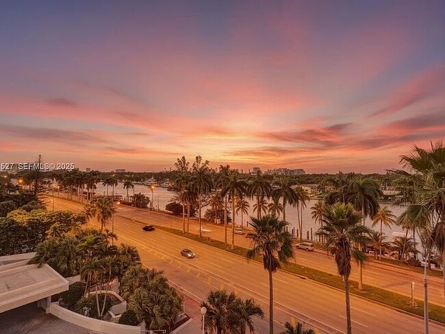 Building Photo - 5005 Collins Ave