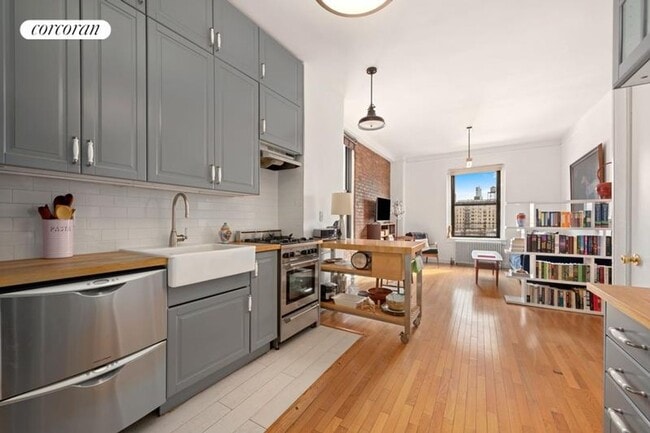 Building Photo - 510 W 110th St