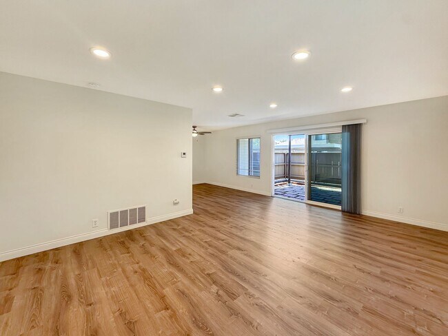 Foto del edificio - Spacious 3BR/2BA with Private Yard in Para...