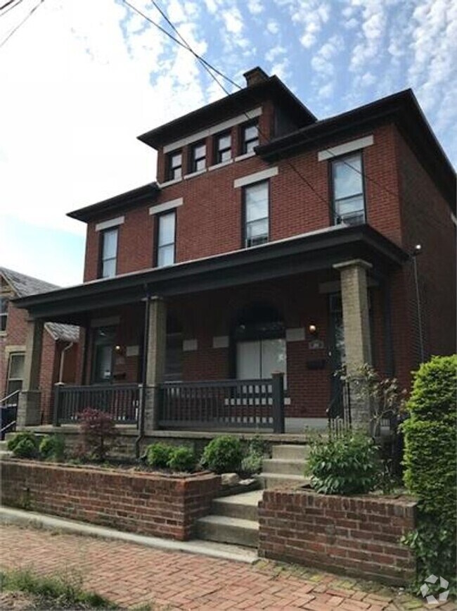 Building Photo - 301-305-305 E Sycamore St