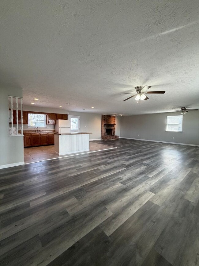 Building Photo - Location!!!!