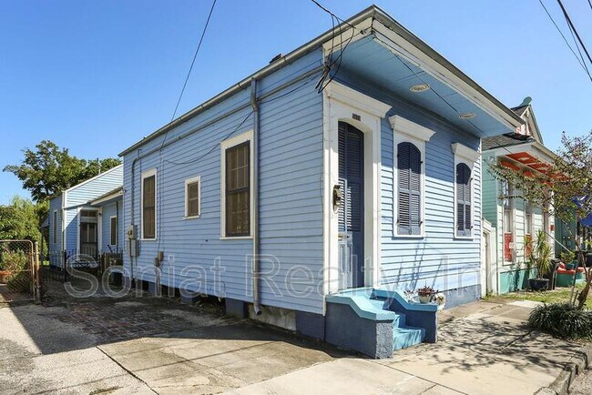 Building Photo - 1019 Clouet St