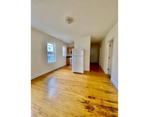 Building Photo - 183 Methuen St