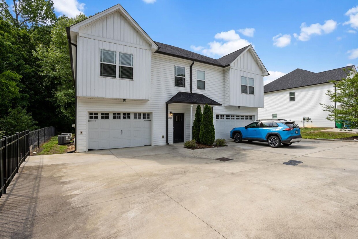 Primary Photo - 4 br, 2.5 bath House - 8403 Brookmoor Lane