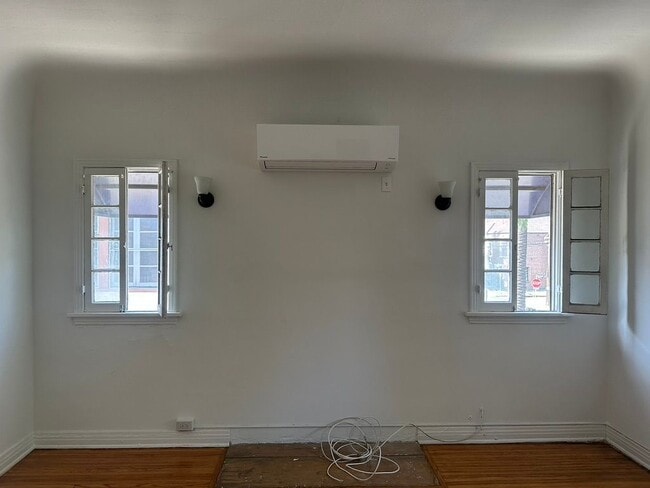 Building Photo - 414 N Orange Grove Ave